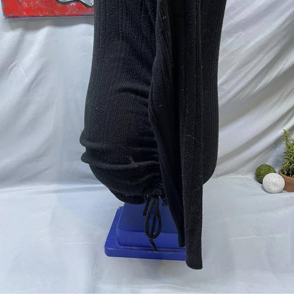 Revamped off the shoulders black long sleeve sweater - Picture 11 of 16